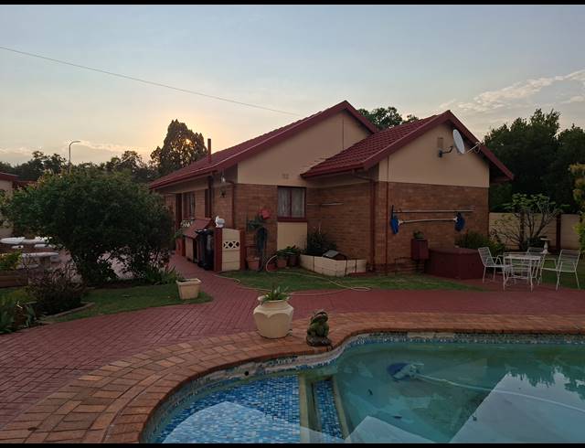 3 BEDROOM FREEHOLD FOR SALE IN EDELWEISS